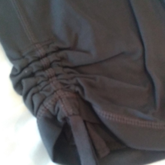 Sweaty Betty Crops - Picture 2 of 4